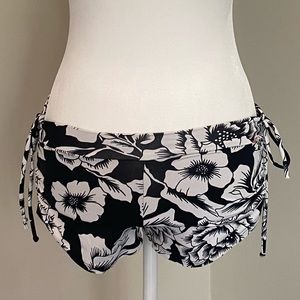 Shakti Side String Short